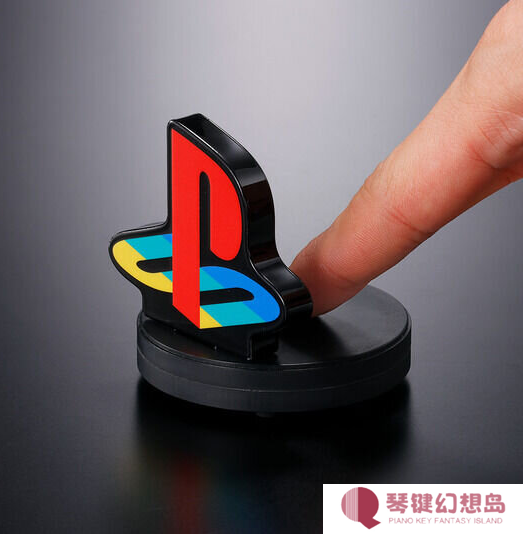 万代推出全新PS水晶立标 轻按发出经典PS启动音效